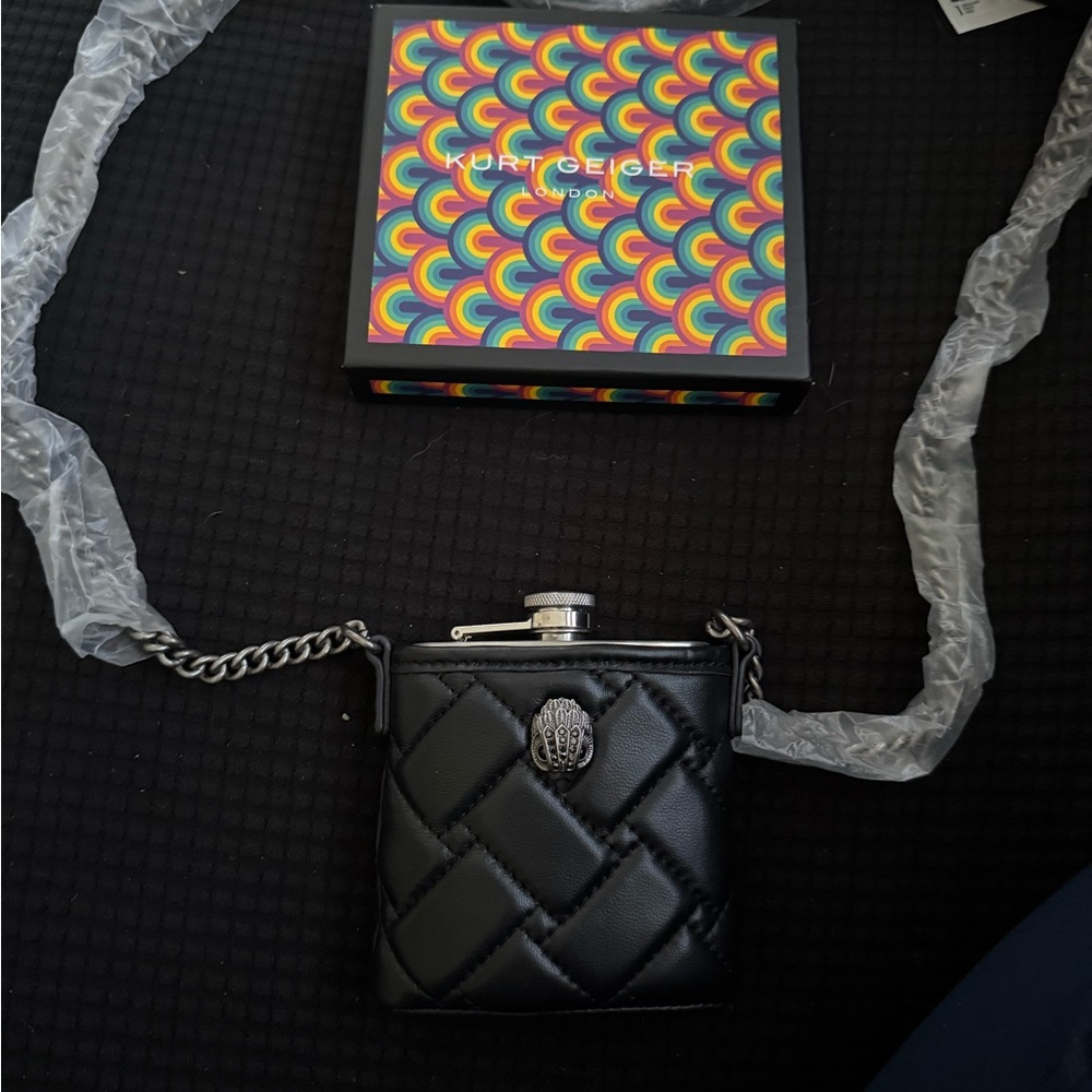 Kurt Geiger Black Quilted Chain Crossbody Flask Bag - Picture 3 of 6